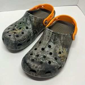 Crocs by realtree and Luke Combs -bootleggers size M5/W7